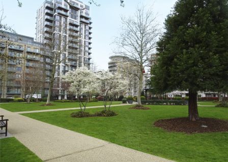 Property for auction in London)