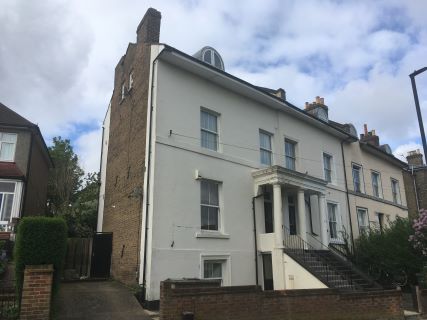 Property for auction in London)