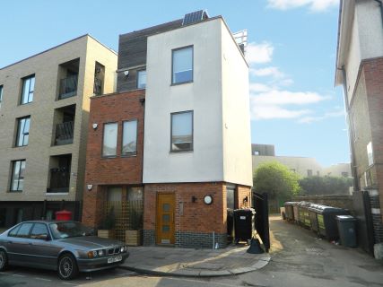 Property for auction in London)