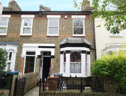 Property for auction in London)