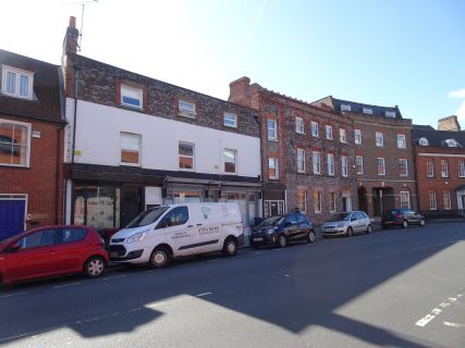 Property for auction in Berkshire)