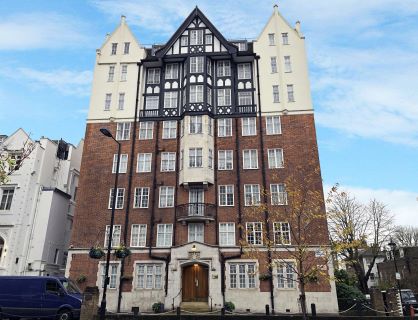 Property for auction in London)