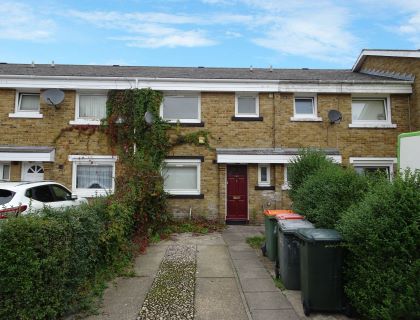 Property for auction in London)