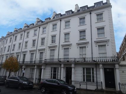 Property for auction in London)