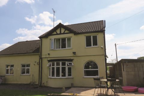 Property for auction in Cheshire)