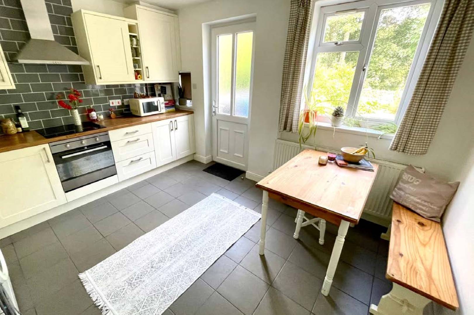 8 Coed Afon, Llangollen, LL20 8LB