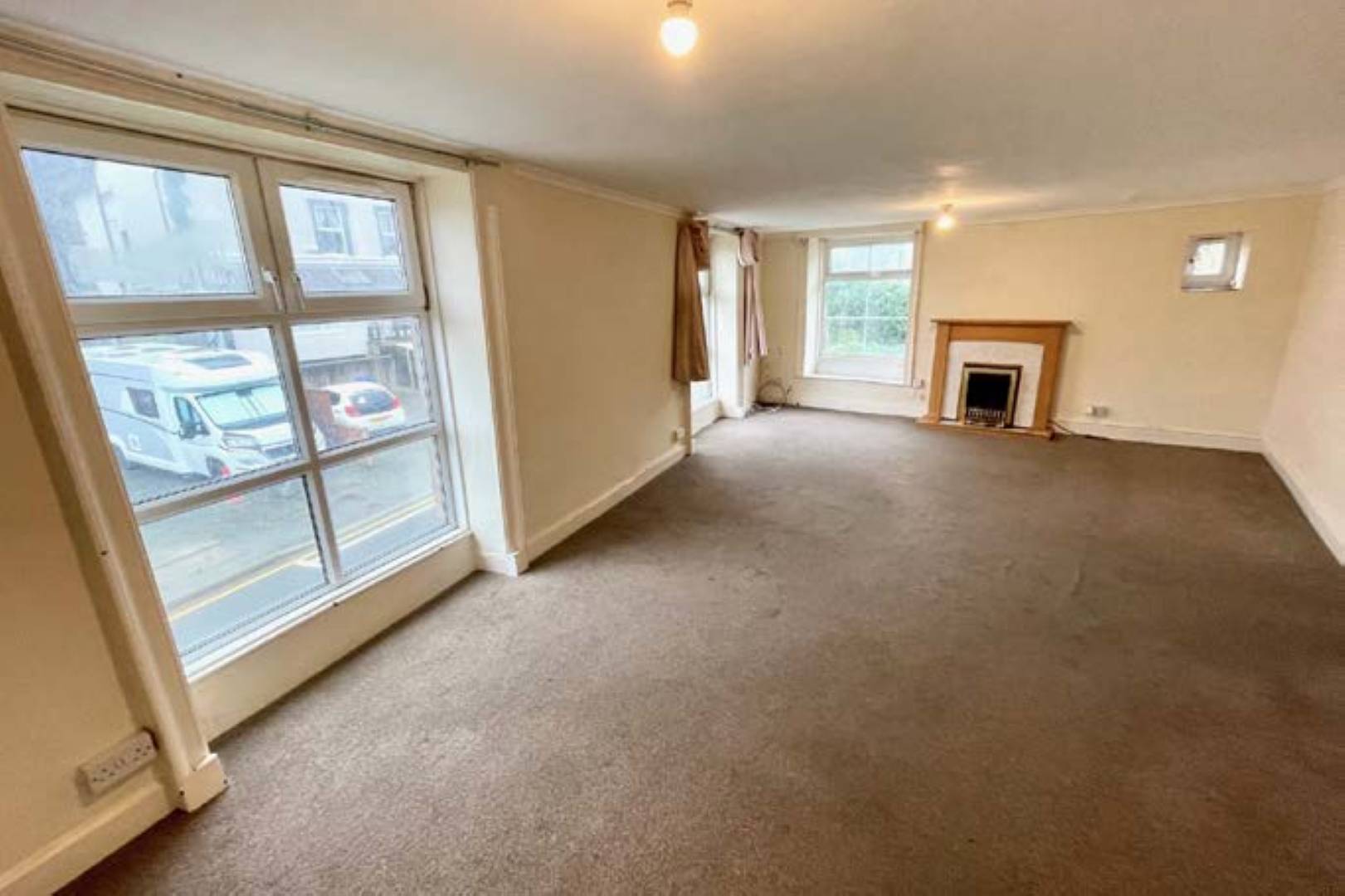 1 Gwyndy, Queen Street, Llangollen, LL20 8LL