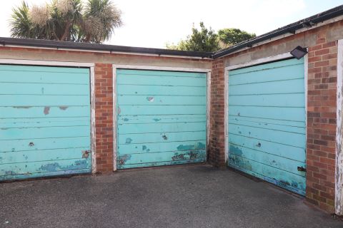 Property for auction in West Sussex)