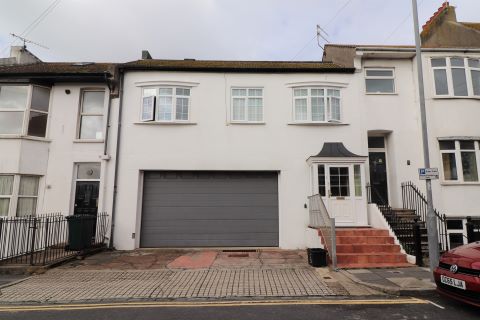 Property for auction in East Sussex)