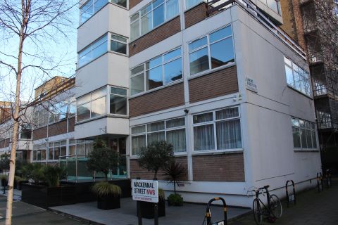 Property for auction in London)