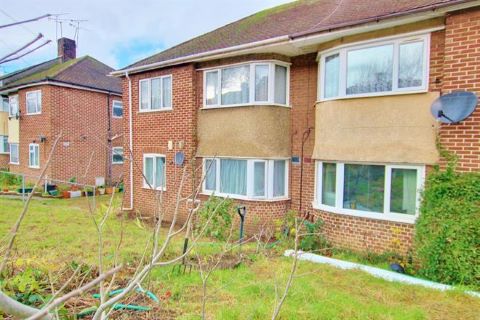 Property for auction in Hampshire)