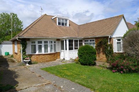 Property for auction in Hampshire)
