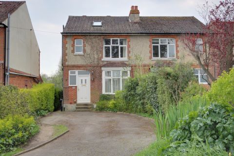 Property for auction in Hampshire)