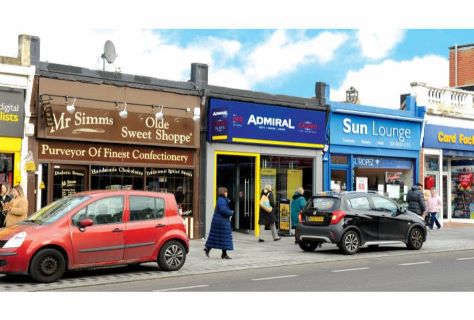 Property for auction in London)