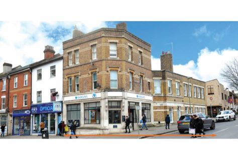 Property for auction in London)