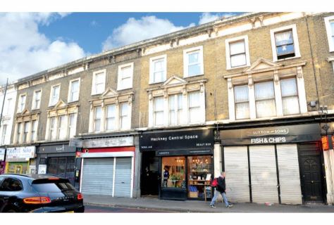 Property for auction in London)