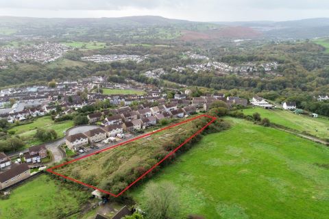 Property for auction in Mid Glamorgan)