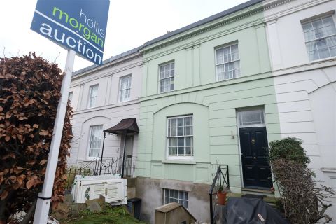 Property for auction in Gloucestershire)