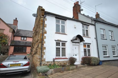 Property for auction in Northamptonshire)