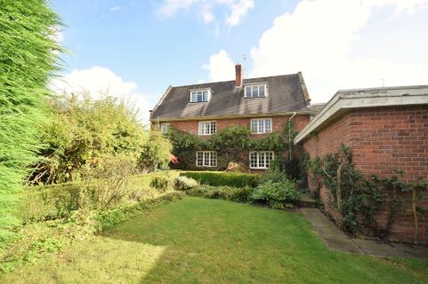 Property for auction in Northamptonshire)
