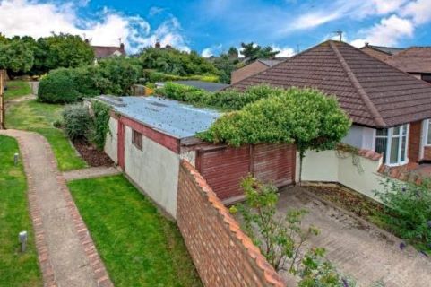Property for auction in Northamptonshire)