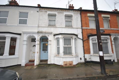 Property for auction in Northamptonshire)