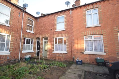 Property for auction in Northamptonshire)