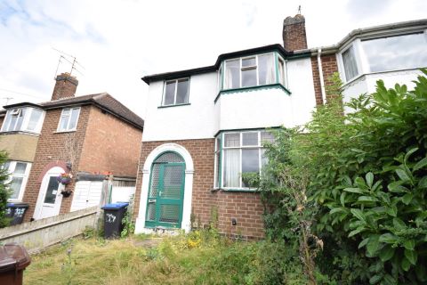 Property for auction in Northamptonshire)