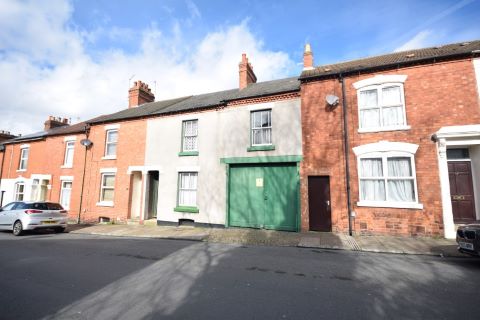 Property for auction in Northamptonshire)