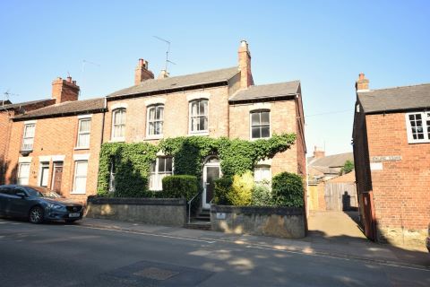 Property for auction in Northamptonshire)