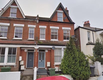Property for auction in London)