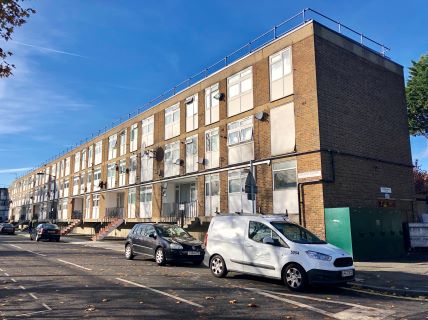 Property for auction in London)