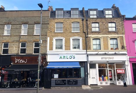 Property for auction in London)