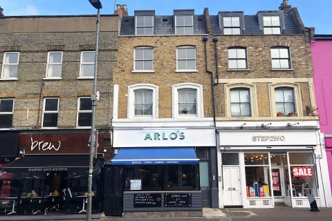 Property for auction in London)