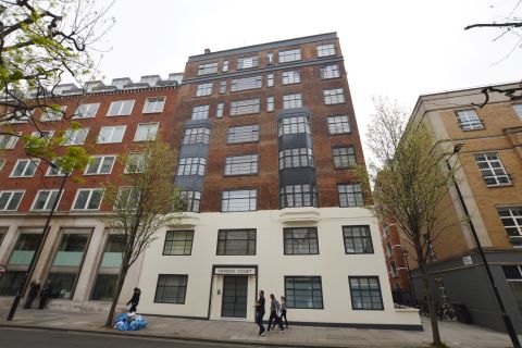 Property for auction in London)