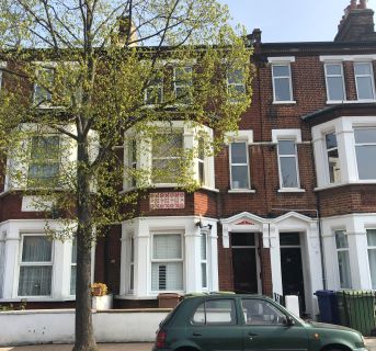 Property for auction in London)