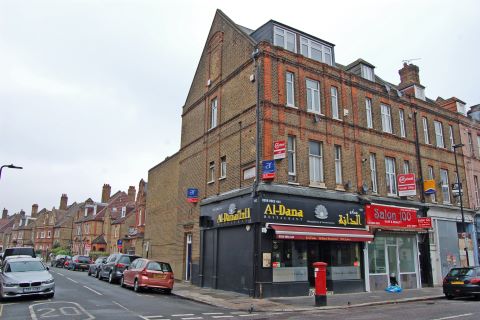 Property for auction in London)