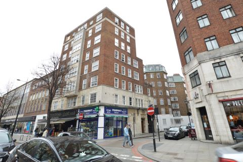 Property for auction in London)