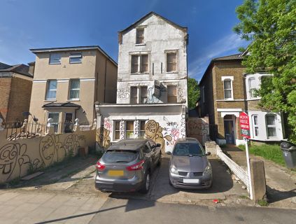 Property for auction in London)