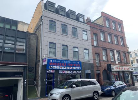 Property for auction in London)