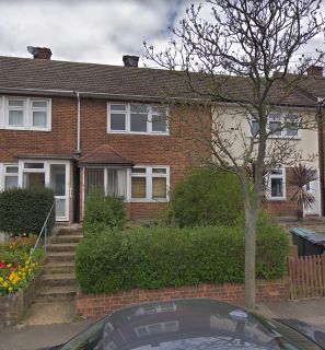 Property for auction in London)