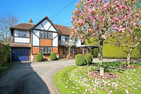 Property for auction in Berkshire)