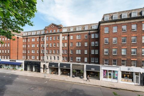 Property for auction in London)