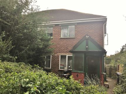 Property for auction in London)