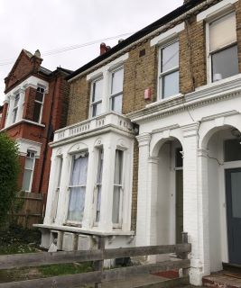 Property for auction in London)
