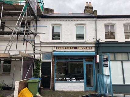 Property for auction in London)