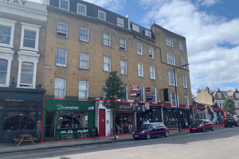 Property for auction in London)