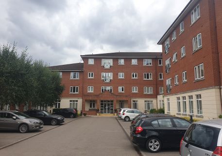 Property for auction in London)