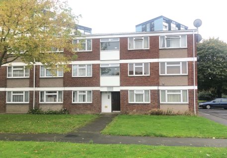 Property for auction in Berkshire)