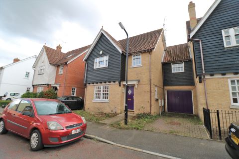 Property for auction in Essex)